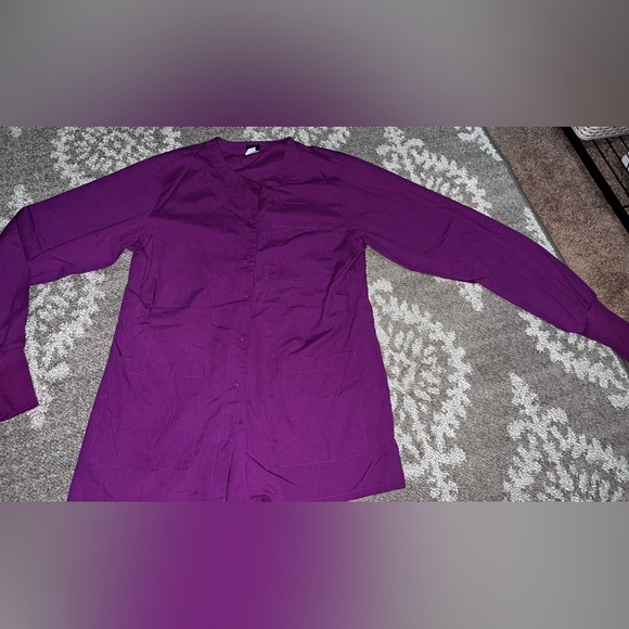 ⭐️Barco Uniforms, purple long sleeve scrub top, size Small. Great condition⭐️ - Picture 8 of 14